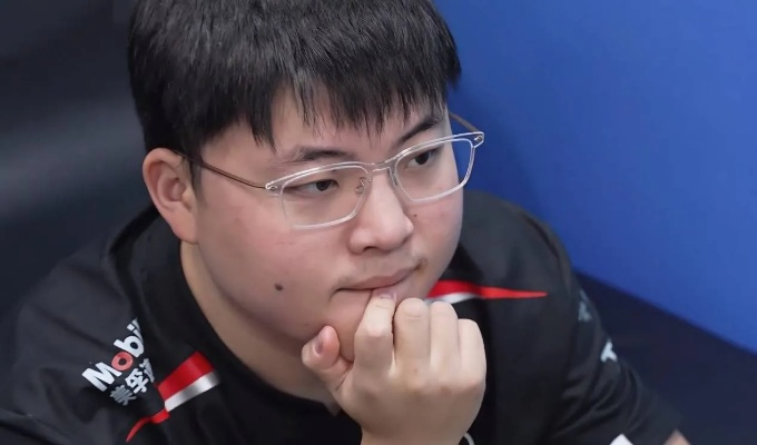 网友怒斥小Uzi罕见,开除国籍!欠T1冠军成焦点 网友怒斥小Uzi罕见,开除国籍!欠T1冠军成焦点