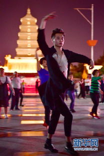 2026广场舞新物种，撒贝宁关晓彤同款为何让年轻人上头？3天速成+完整动作拆解