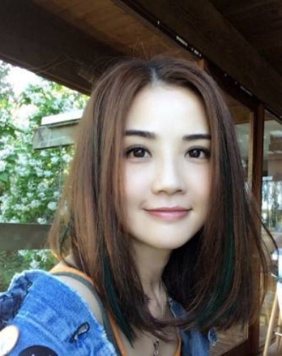 粉丝晒照力证阿Sa自然美，43岁被疑容貌崩坏反转