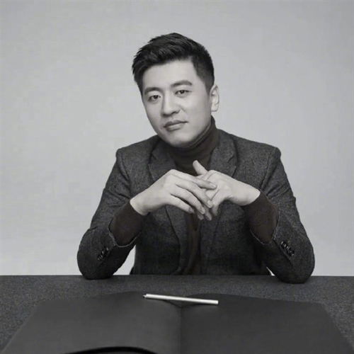 张雪峰女儿感谢网友，父亲曾睡公司会议桌因租不起房