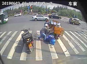 外卖小哥闻声报警救出被困小伙 家中玩捆绑惊险一幕