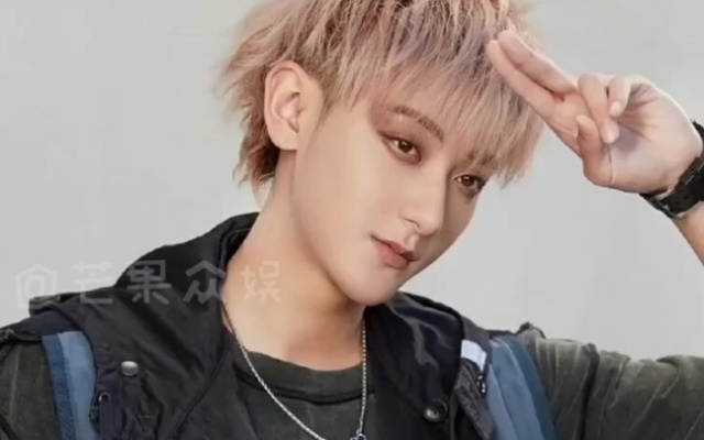 黄子韬斑秃经历警示,断碳水减肥与生姜擦头反加重 黄子韬斑秃经历警示,断碳水减肥与生姜擦头反加重