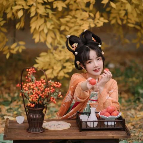 汉服配黑丝谁教的？动态图尺度持续升级引热议