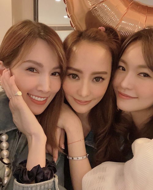 梁咏琪双胞胎弟弟曝光 姐弟共庆50岁生日晒合影