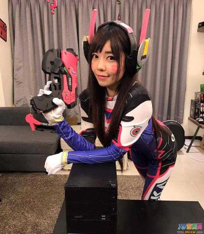 日本网友怒批台湾宅男女神雪场跪地拍照