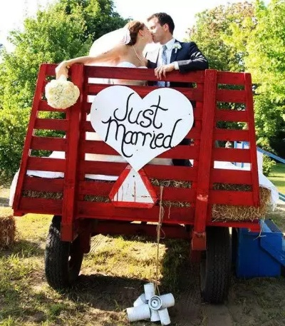 全球第一个!95后小伙结婚 用9辆吸粪车组成婚车队 全球第一个!95后小伙结婚 用9辆吸粪车组成婚车队