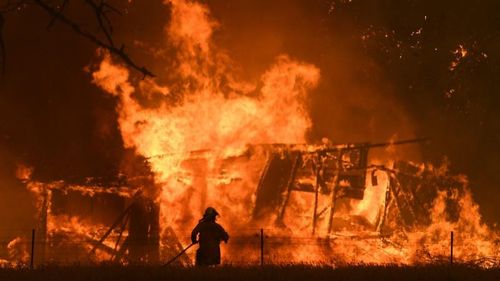 澳大利亚现血红天空:宛如蚀之刻的“末日降临” 澳大利亚现血红天空:宛如蚀之刻的“末日降临”