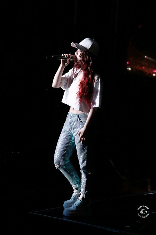 八年恋情藏不住！邓紫棋与男友约会现身首尔街头