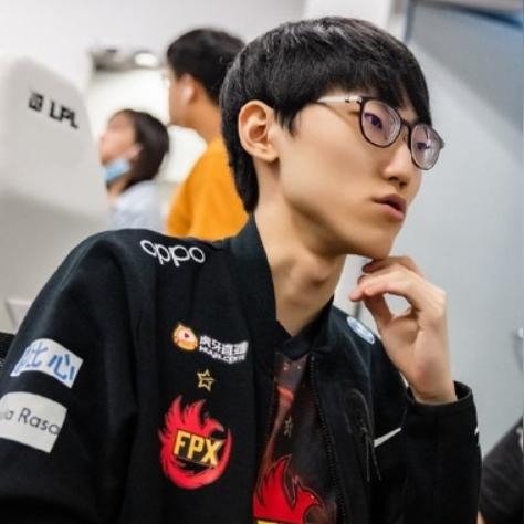澄清假赛谣言后 FPX前打野发声，熬出头赛场见