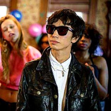 李荣浩博文被庞麦郎转发，华晨宇工作室怒怼要求重新创作