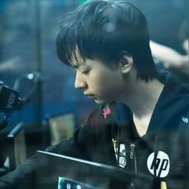 WE微笑第一视角绝密解析，3个隐藏机制让你的ADC对线胜率暴涨200%