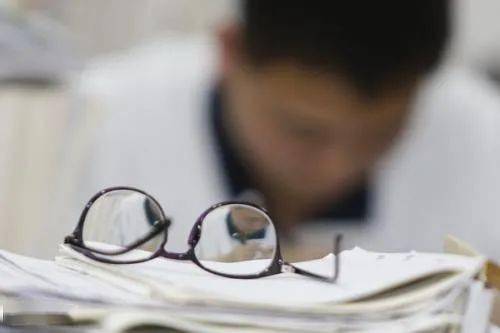 红果短剧作品被曝AI“偷脸”？官方暂无回应